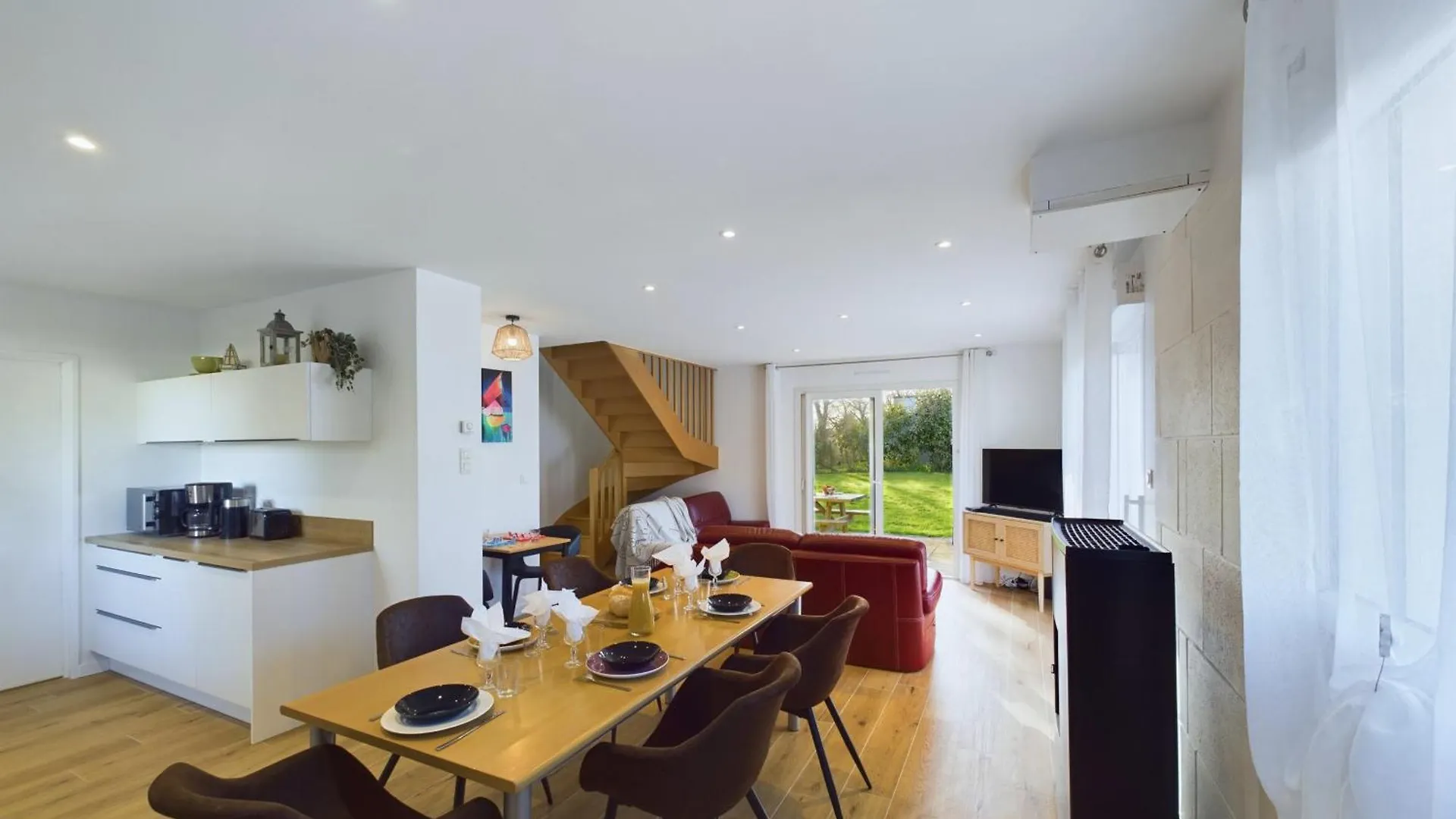 Maison Pour 8 A Plomeur - Grand Jardin 0*,  France