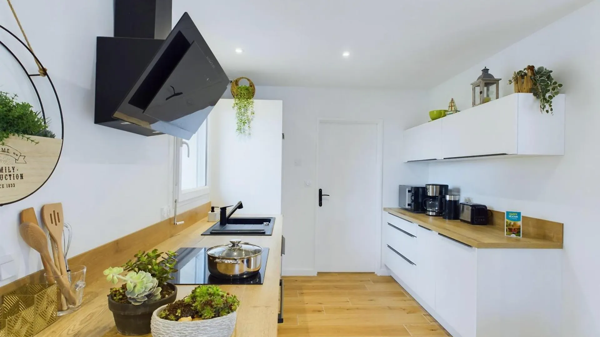 Maison Pour 8 A Plomeur - Grand Jardin 0*,  France